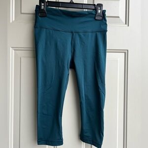 Athleta Accelerate Crop Leggings Size S Oceanic Teal Blue Workout/Yoga Pants